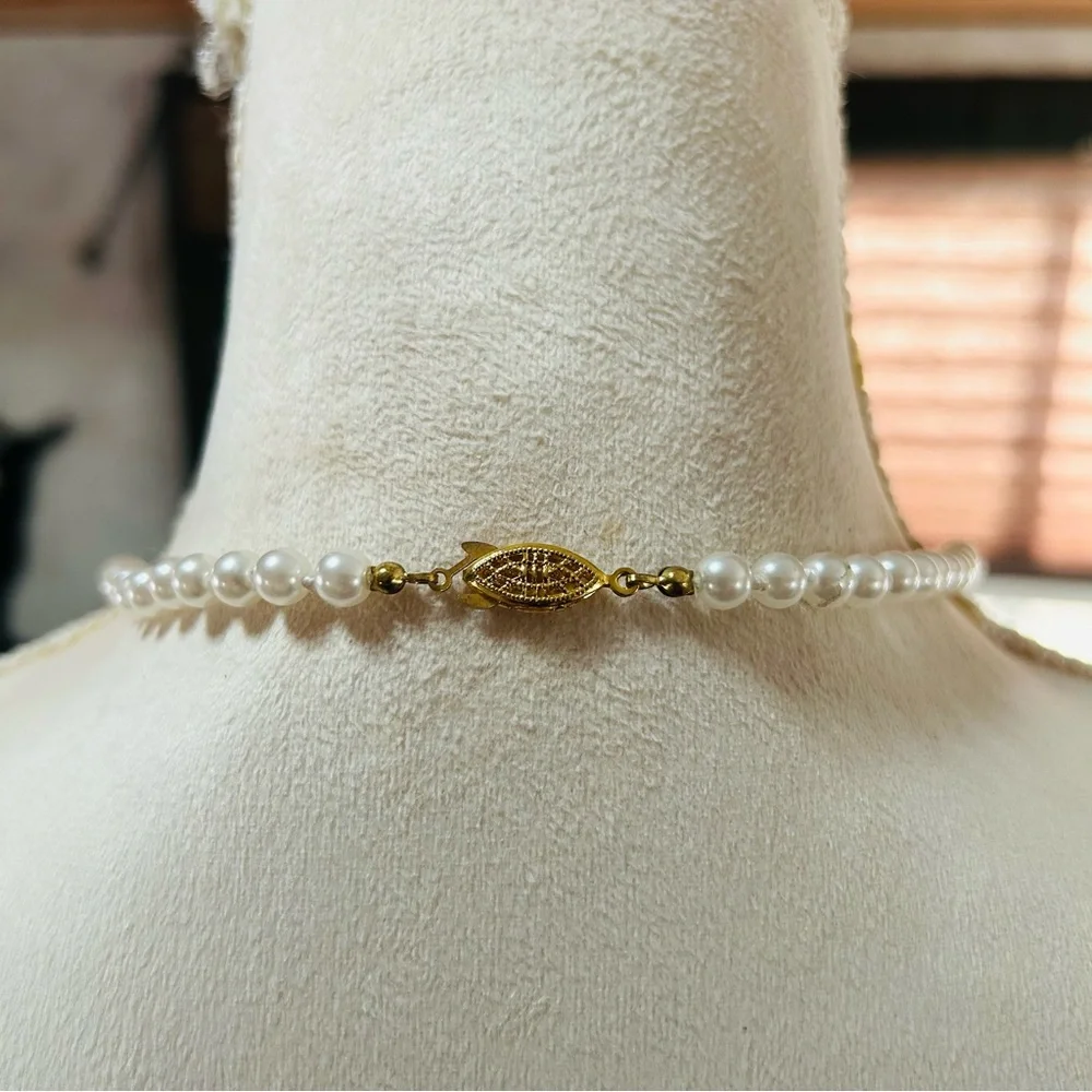 Vintage 6mm hand knotted white glass pearl necklace - Picture 4 of 7